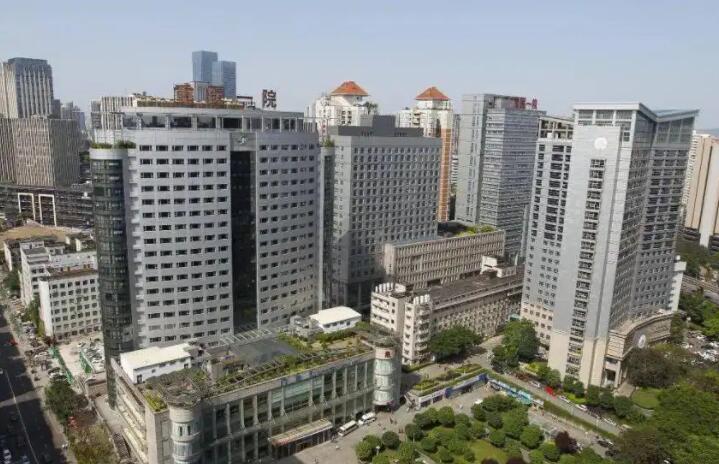 重醫大附一院專業內切去眼袋手術詳解：收費標準、技術風格（gé）及術後案例分享